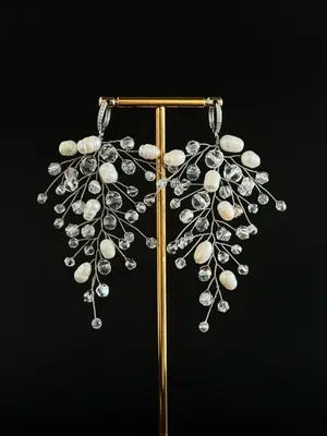 Boucles d'oreilles "Brindille" généreuses avec perles et cristal