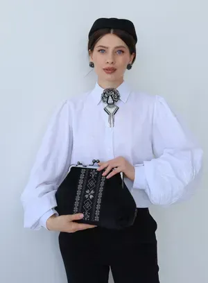 Сумочка "Оберіг" з оксамиту, чорна — photo 3