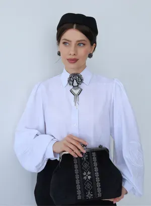 Сумочка "Оберіг" з оксамиту, чорна — photo 6
