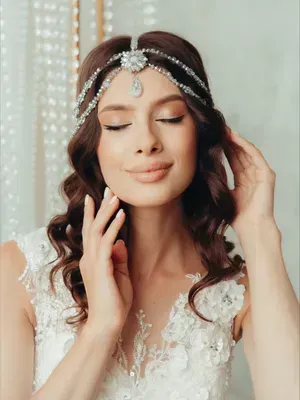 Тіка з кришталю з брошкою, срібна — photo 3
