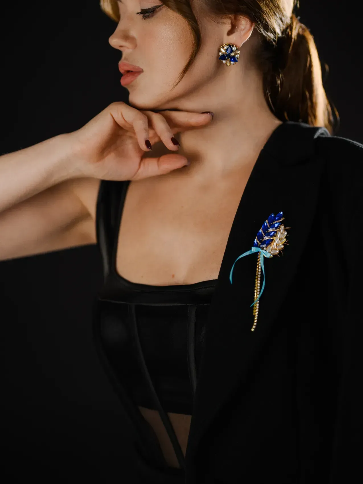 Broche « Épis » avec ruban, bleu-doré