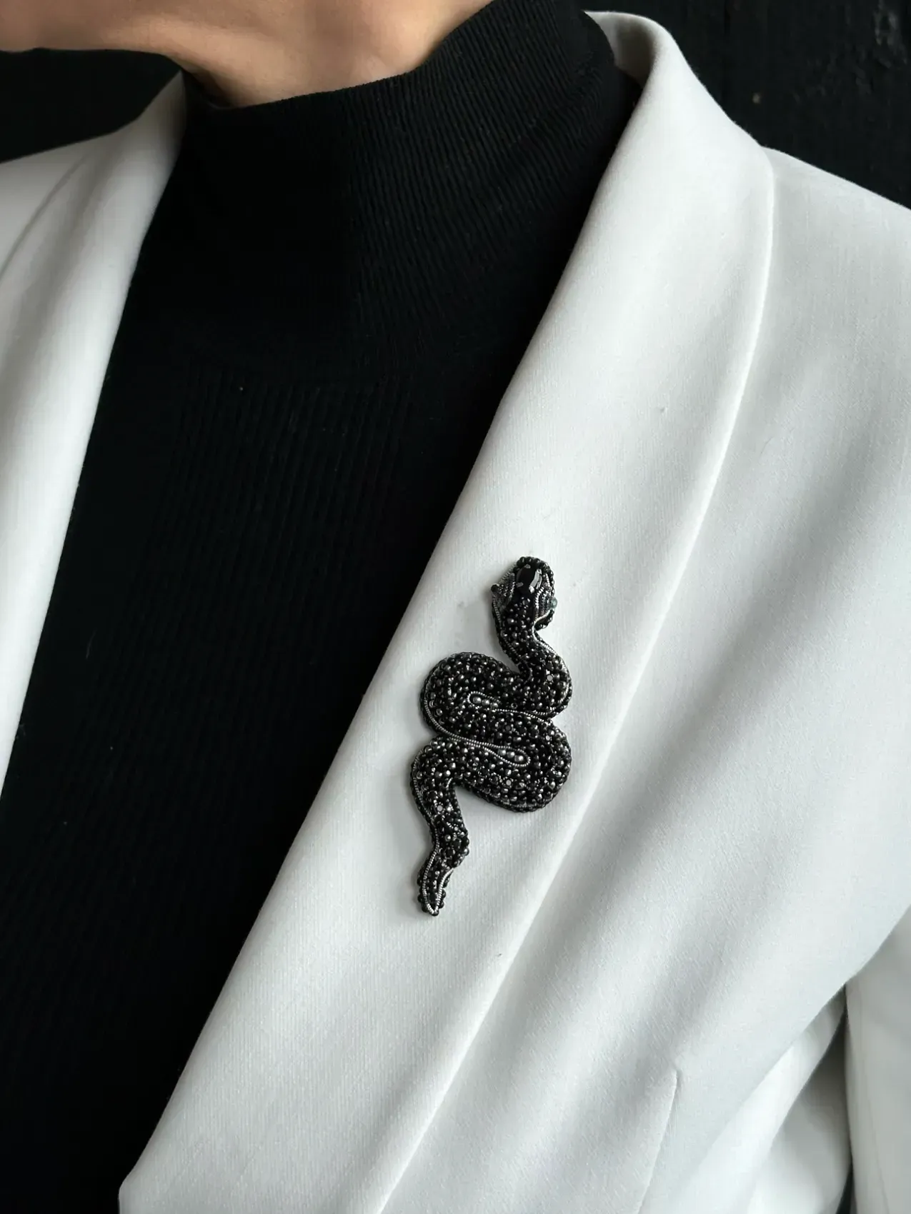 Broche "Serpent", noir