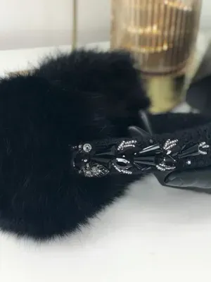 Boucles d'oreilles "Himalaya" noires avec cônes noirs, cristal et pierres noires