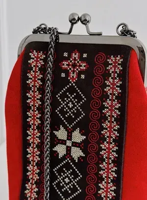 Замшева маленька сумка "Оберіг" у червоному кольорі — photo 2