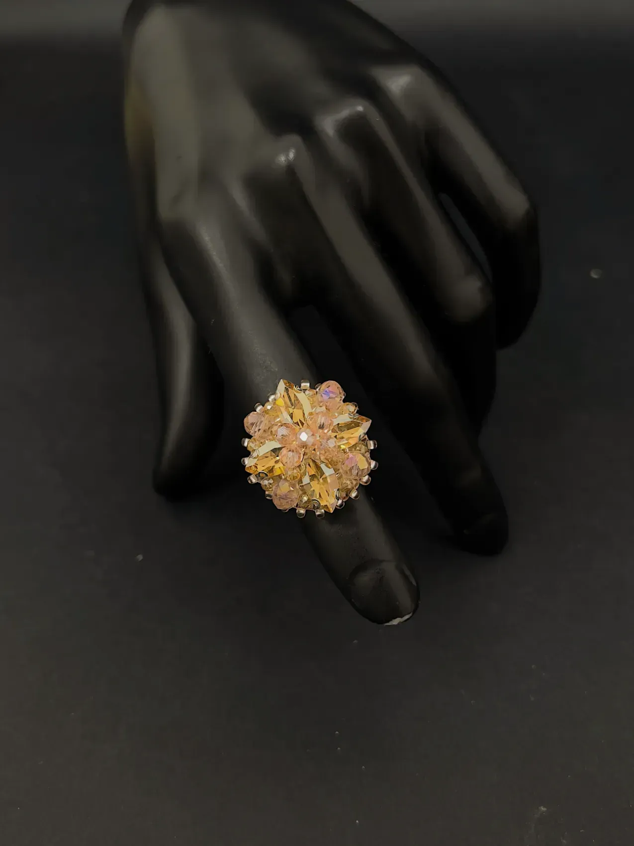 Bague à quatre pierres, poudre-champagne
