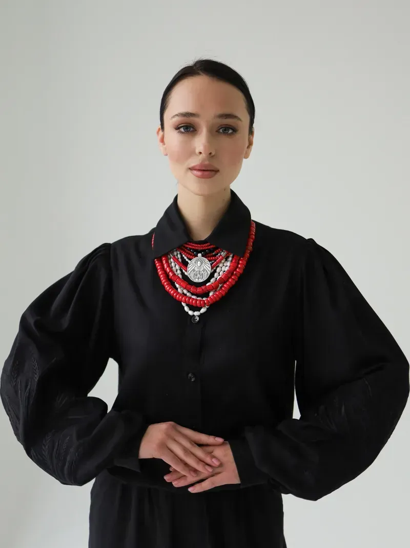 Сорочка льон з вишивкою, чорна — Сорочки