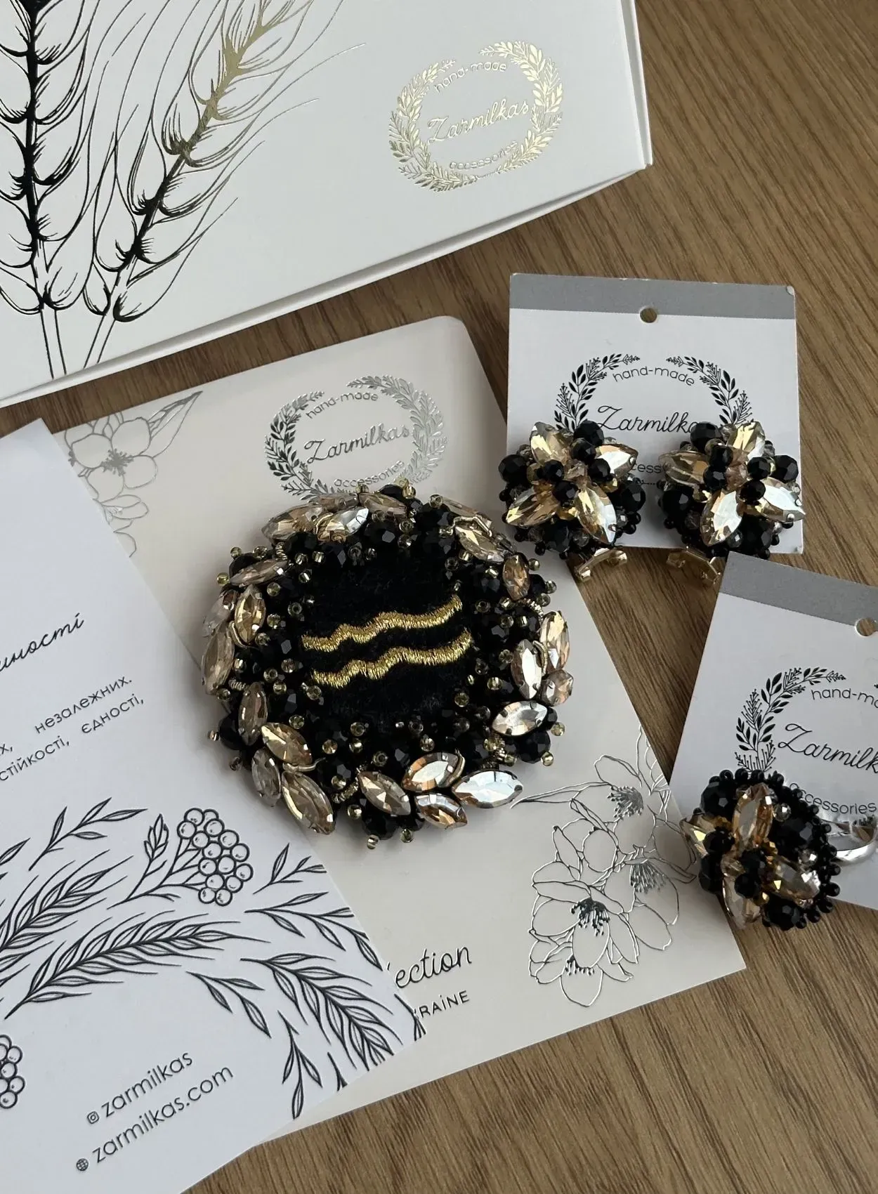 Broche "Verseau" avec couronne dorée