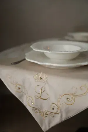 Serviette velours avec lettre Monogramme brodée (crème)