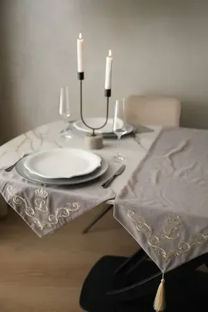 Serviette velours avec lettre Monogramme brodée (grise)