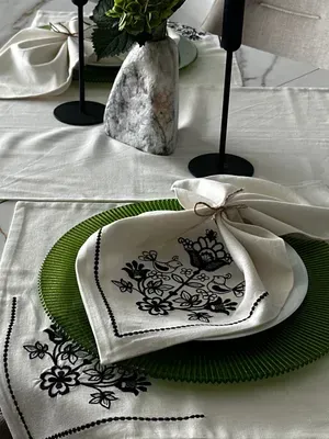 Serviette lin écru "Arbre de vie", motif noir