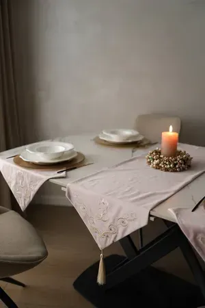 Runner de table premium avec initiale (rose poudré)