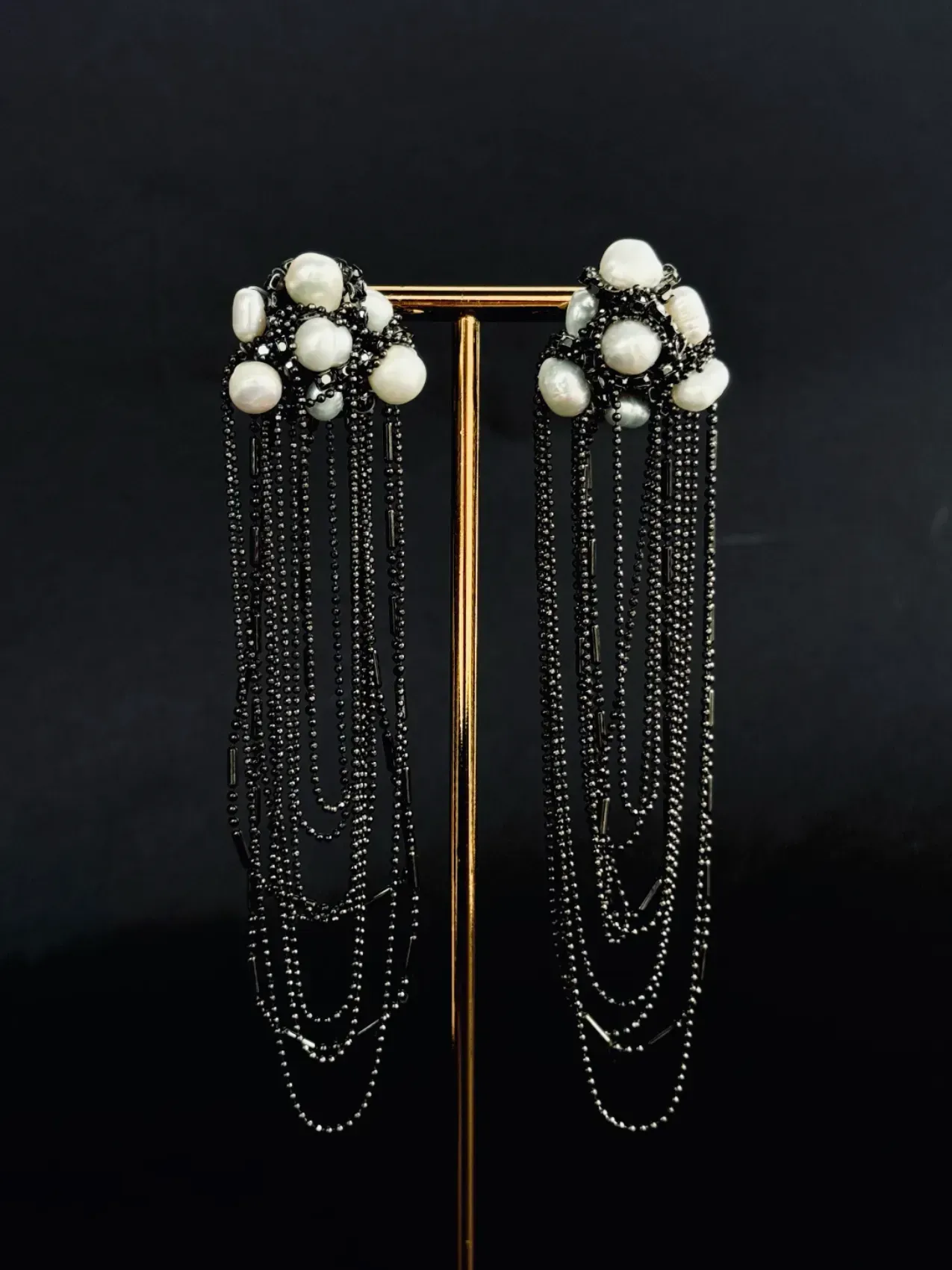 Сережки «Pearl» з ланцюжками дугою, графітові — photo 2