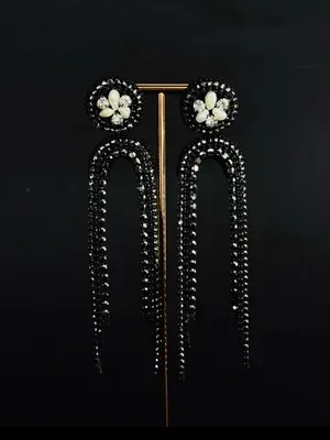 Сережки "Pearl" пусет з стразовою дугою, чорно-графітові