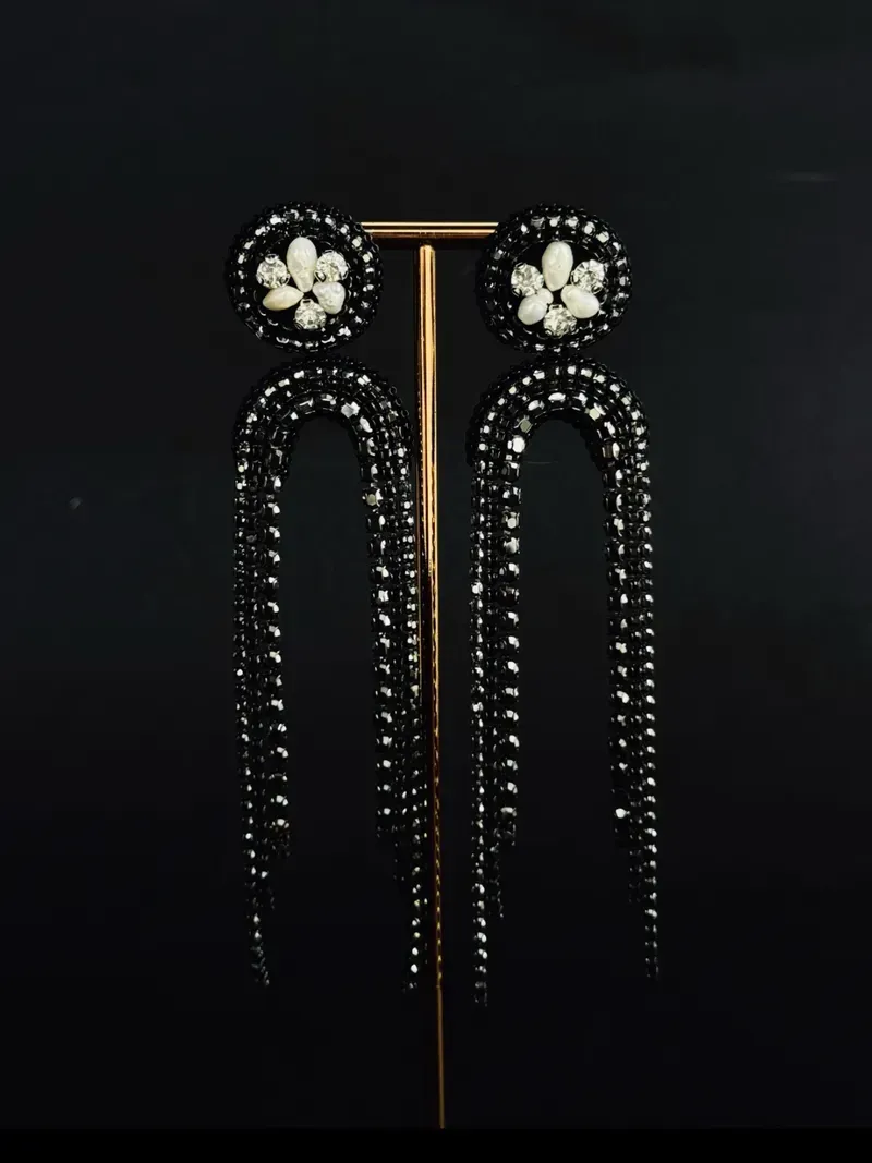 Сережки "Pearl" пусет з стразовою дугою, чорно-графітові — Сережки