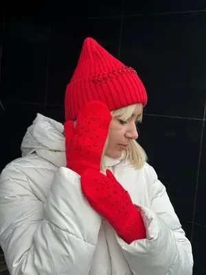 Czapka czerwony z rozsypem