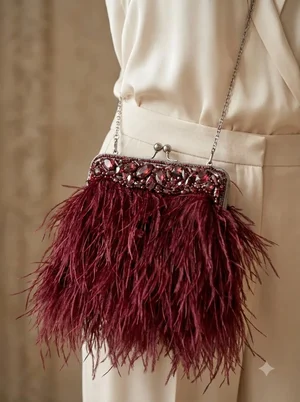 Burgundy ostrich feather clutch with burgundy stones — Photo 1