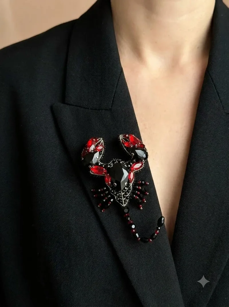 Брошка "Скорпіон" червона — Брошки