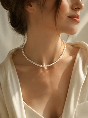 Light river pearl choker thread