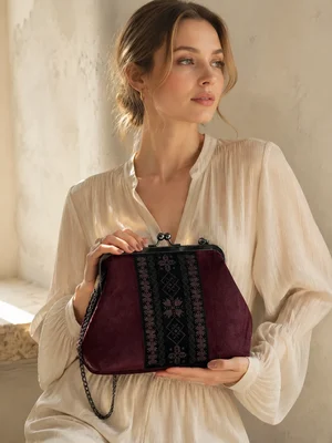 Pochette "Amulet" en velours, marron bordeaux