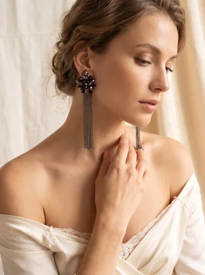 Boucles d'oreilles pierres et chaînes, rose fané