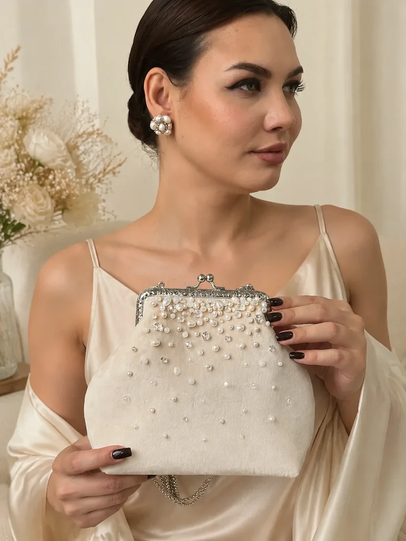 Petit sac en velours avec pluie de perles et cristal, lait